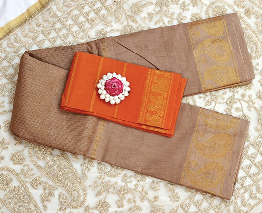 Upper and bottom plain with middle checks