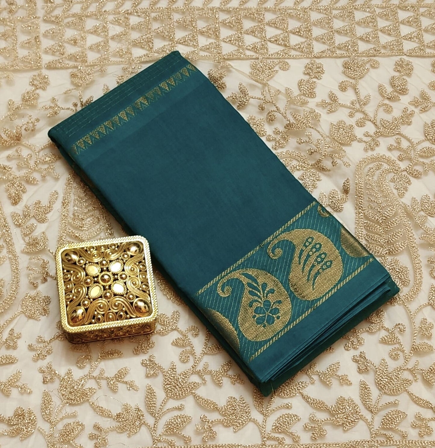 Sungudi Zari Off & Off Saree