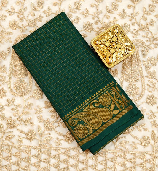 Sungudi Zari Off & Off Veltha with checked Saree