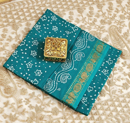 "Graceful Teal Bandhani Saree with Elegant Zari Border"