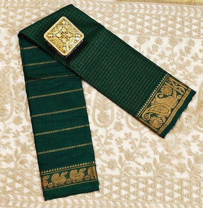 Sungudi Zari Off & Off Veltha with checked Saree