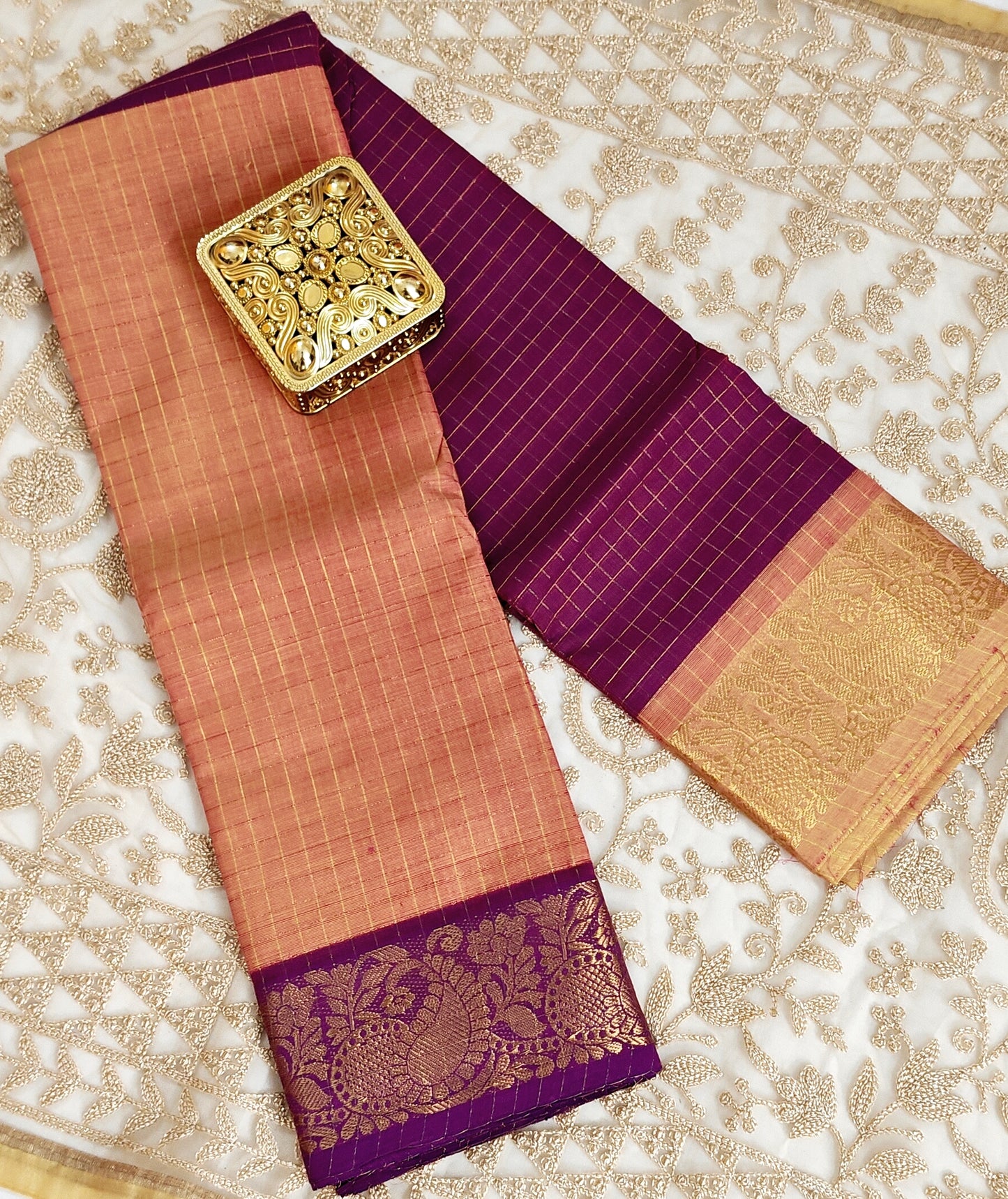 Sungudi Zari – Off and Off Series |light orange & magenda Checked Cotton Saree"